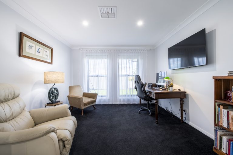 5 bedroom house at 6 Hovea Court, Dubbo NSW 2830 - photo 10