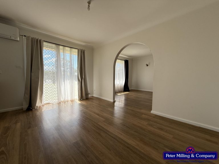 3 bedroom house at 7 Balmoral Place, Dubbo NSW 2830 - photo 4