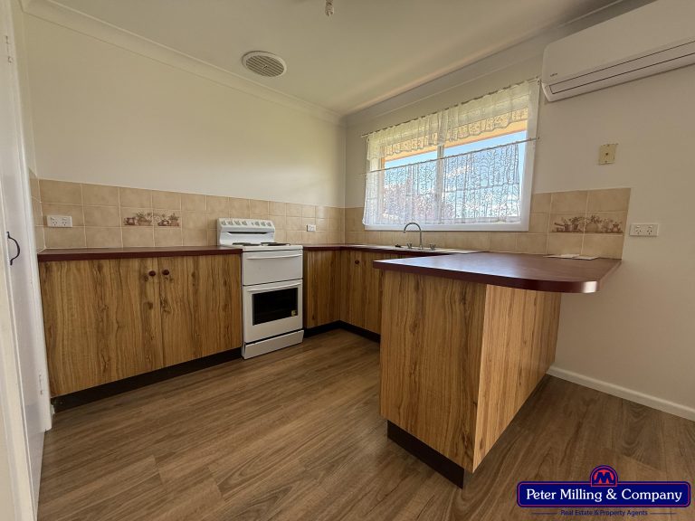 3 bedroom house at 7 Balmoral Place, Dubbo NSW 2830 - photo 2