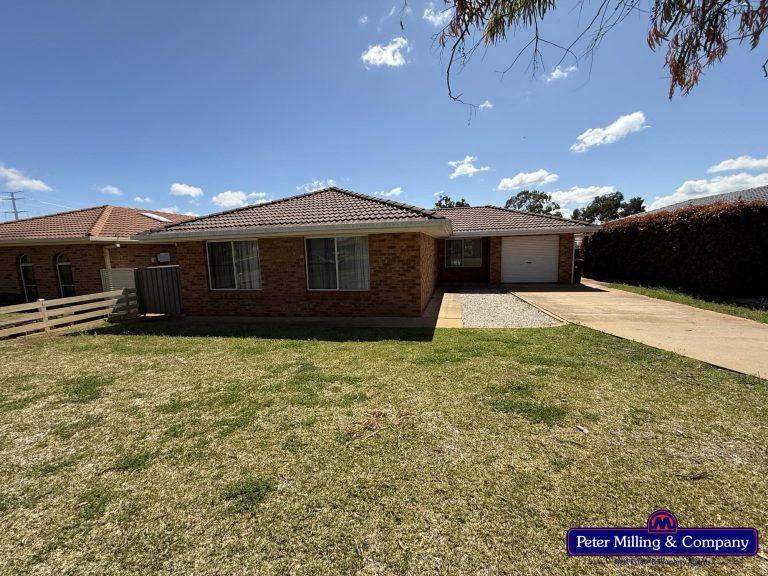 3 bedroom house at 7 Balmoral Place, Dubbo NSW 2830