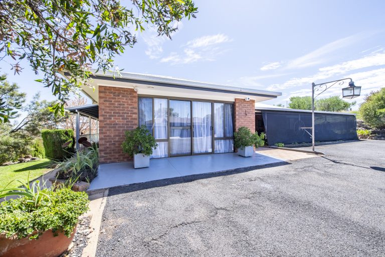 4 bedroom house at 11-13 Cousin Drive, Wellington NSW 2820 - photo 3