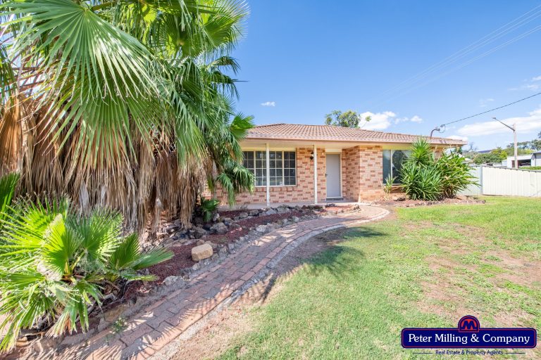 4 bedroom house at 16 Marsh Street, Wellington NSW 2820 - photo 2