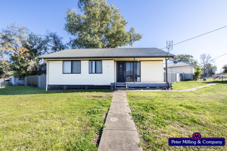 3 bedroom house at 32 Palmer Street, Wellington NSW 2820