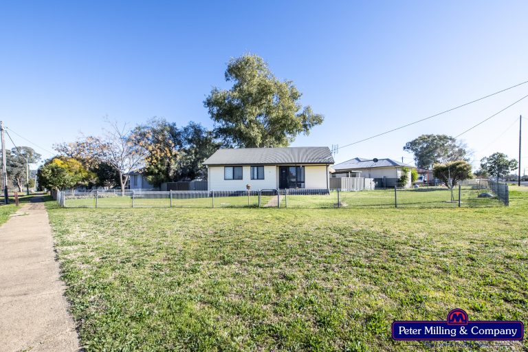 3 bedroom house at 32 Palmer Street, Wellington NSW 2820 - photo 2