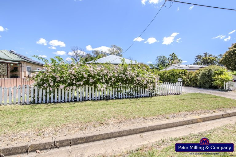 3 bedroom house at 64 Apsley Crescent, Mumbil NSW 2820 - photo 2