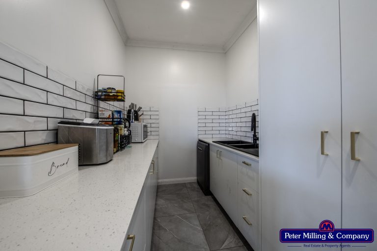 4 bedroom house at 50 Tarrawingee Road Mumbil Via, Wellington NSW 2820 - photo 9