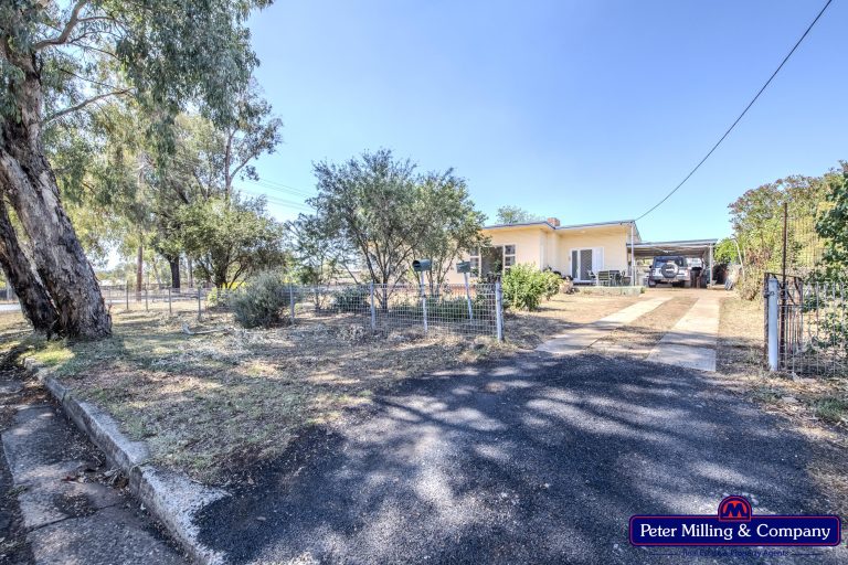 3 bedroom house at 127 Gisborne Street, Wellington NSW 2820 - photo 3