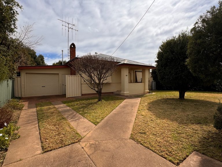 3 bedroom house at 49 Raymond Street, Wellington NSW 2820
