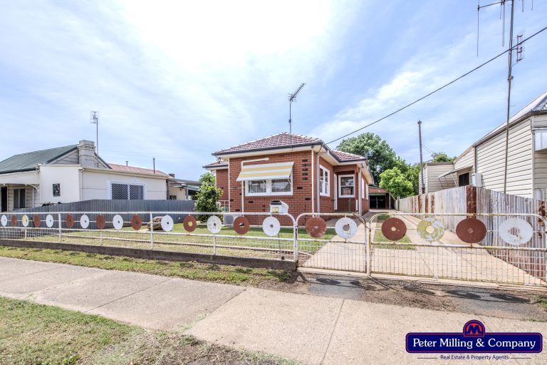3 bedroom house at 20 Percy Street, Wellington NSW 2820