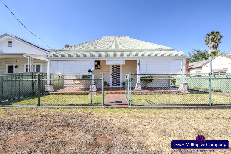 3 bedroom house at 5 Clive Street, Wellington NSW 2820