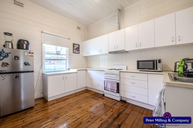 4 bedroom house at 31 Whiteley Street, Wellington NSW 2820 - photo 6
