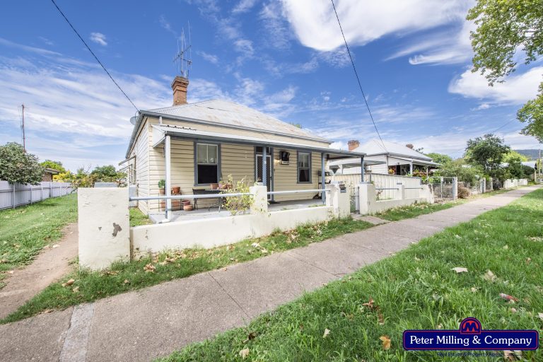 4 bedroom house at 31 Whiteley Street, Wellington NSW 2820 - photo 2