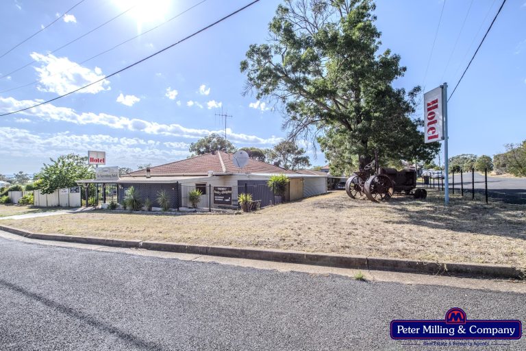 3 bedroom house at 18 Montefiores Street, Wellington NSW 2820 - photo 3
