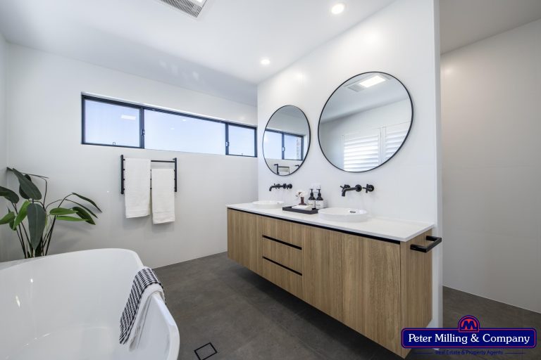 5 bedroom house at 81 Lincoln Parkway, Dubbo NSW 2830 - photo 13