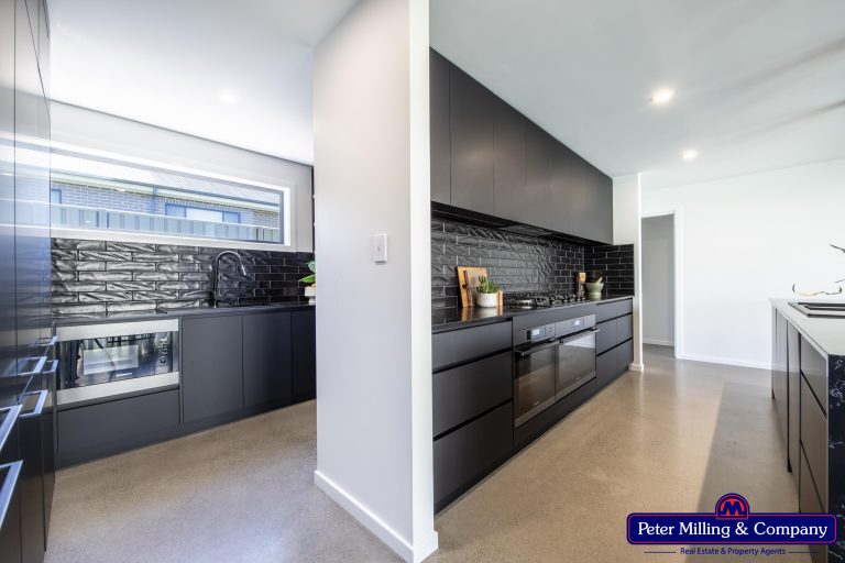 5 bedroom house at 81 Lincoln Parkway, Dubbo NSW 2830 - photo 4