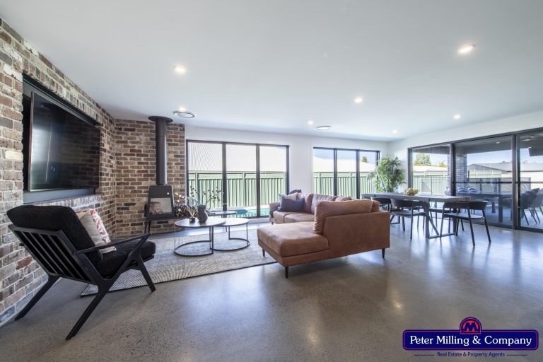5 bedroom house at 81 Lincoln Parkway, Dubbo NSW 2830 - photo 6