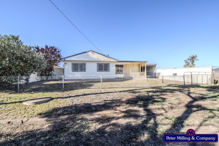 3 bedroom house at 29 Charles Street, Wellington NSW 2820 - photo 2