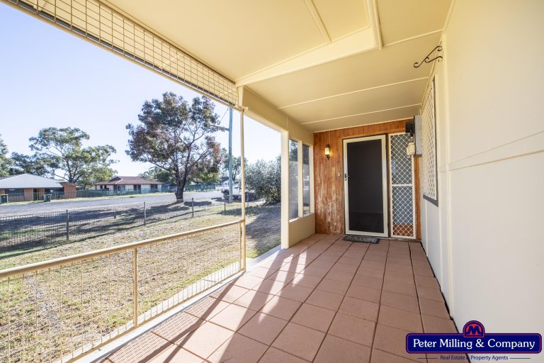 3 bedroom house at 29 Charles Street, Wellington NSW 2820 - photo 4