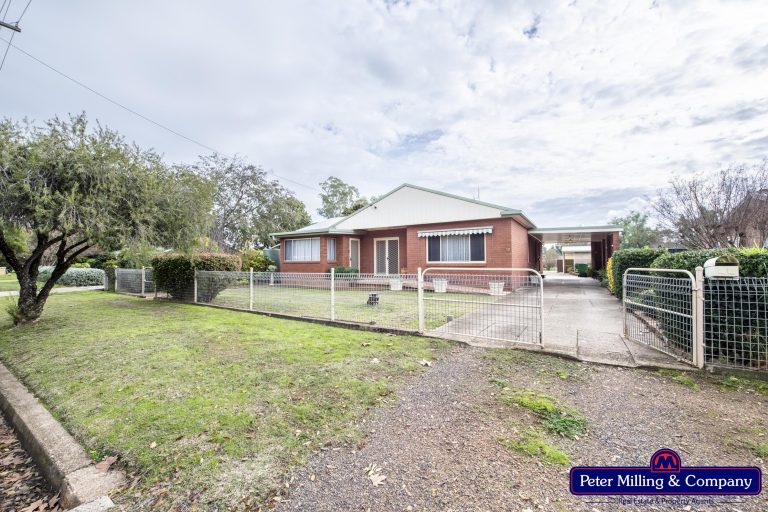 3 bedroom house at 18 Montefiores Street, Wellington NSW 2820