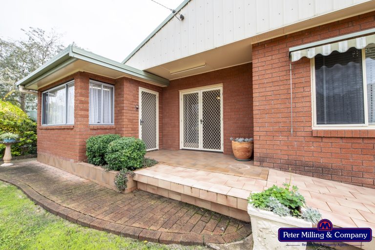 3 bedroom house at 18 Montefiores Street, Wellington NSW 2820 - photo 4