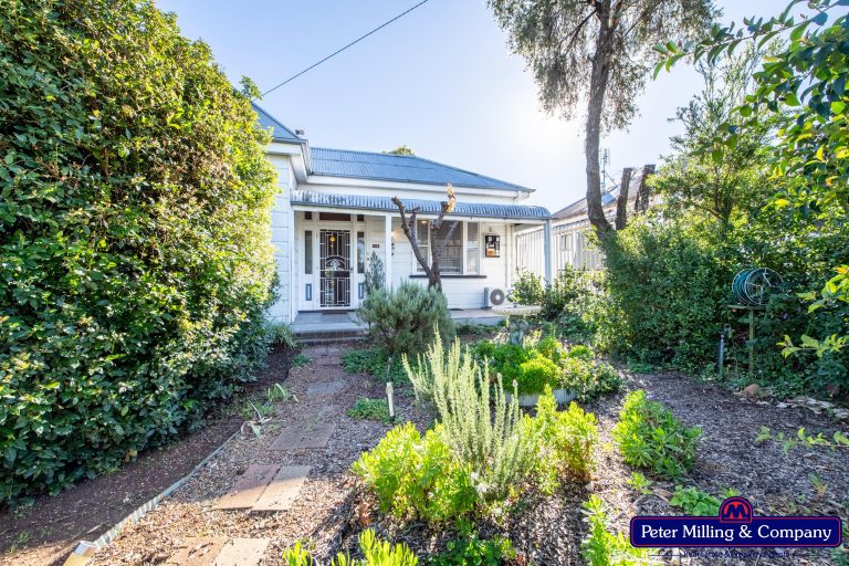 4 bedroom house at 1 Gisborne Street, Wellington NSW 2820 - photo 3