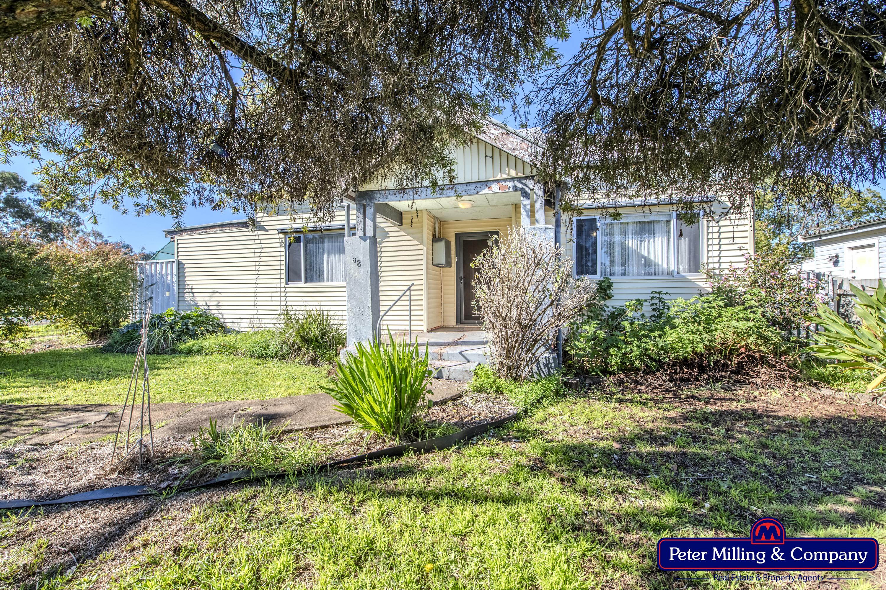 4 bedroom house at 38 Simpson Street, Wellington NSW 2820 - photo 2