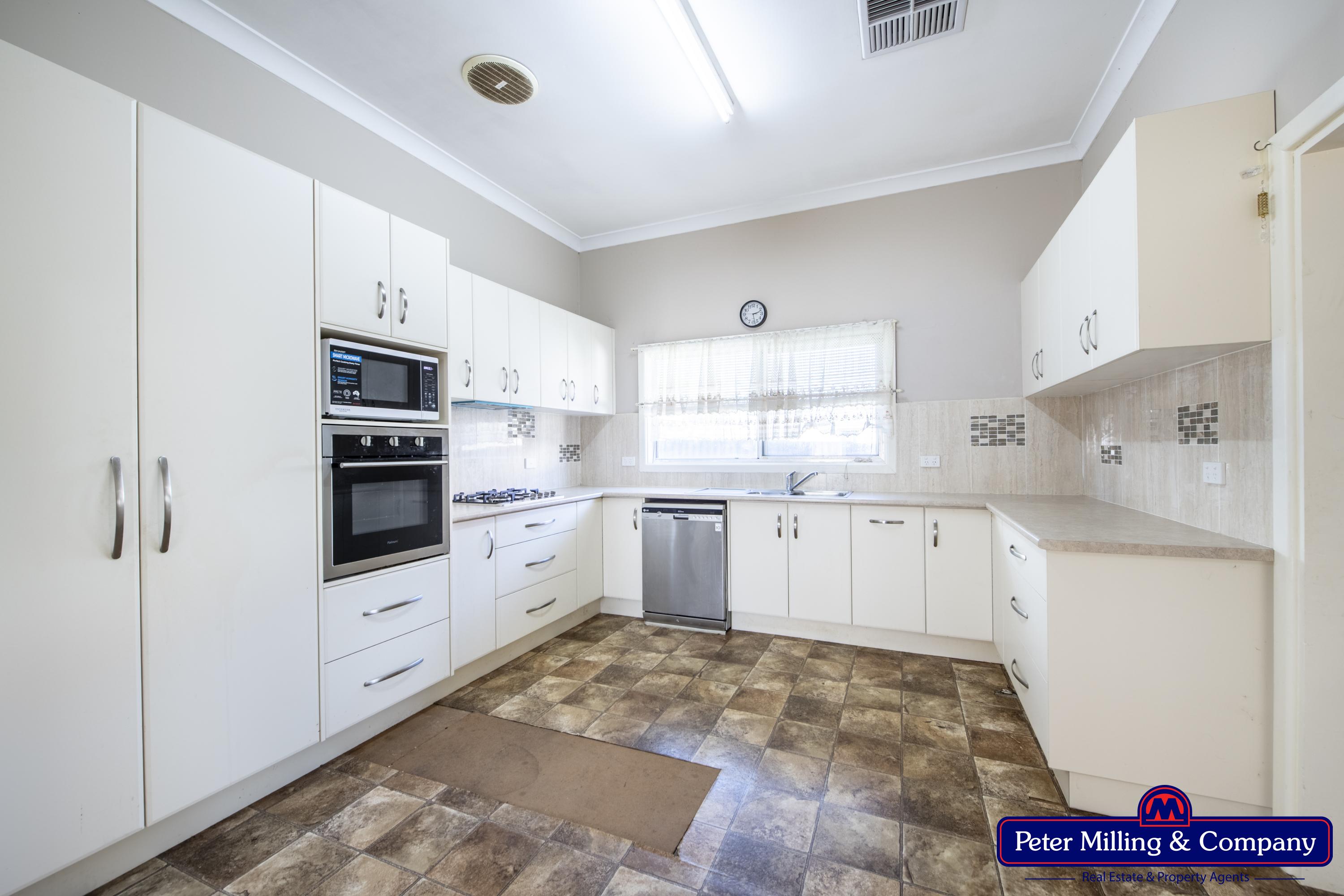 4 bedroom house at 38 Simpson Street, Wellington NSW 2820 - photo 11