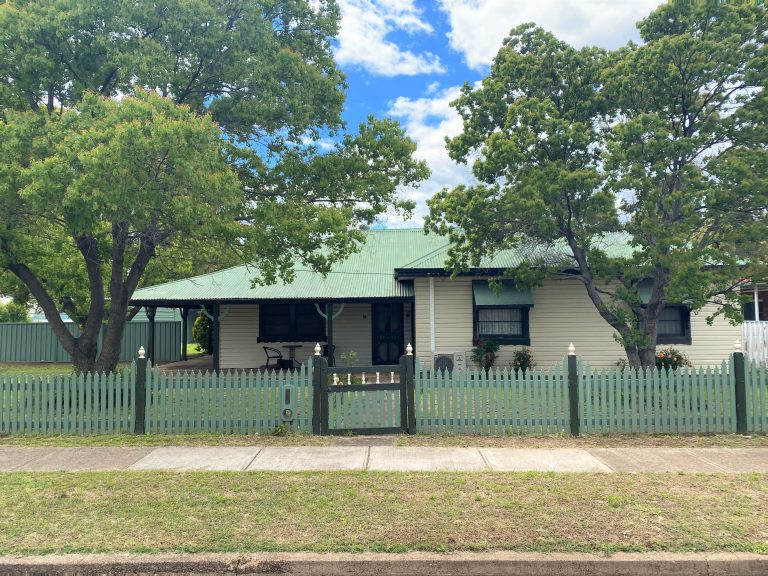 4 bedroom house at 1 Gisborne Street, Wellington NSW 2820 - photo 2