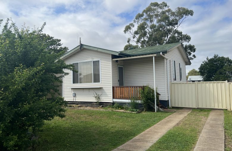 3 bedroom house at 9 Glasson Street-Part Furnished, Wellington NSW 2820