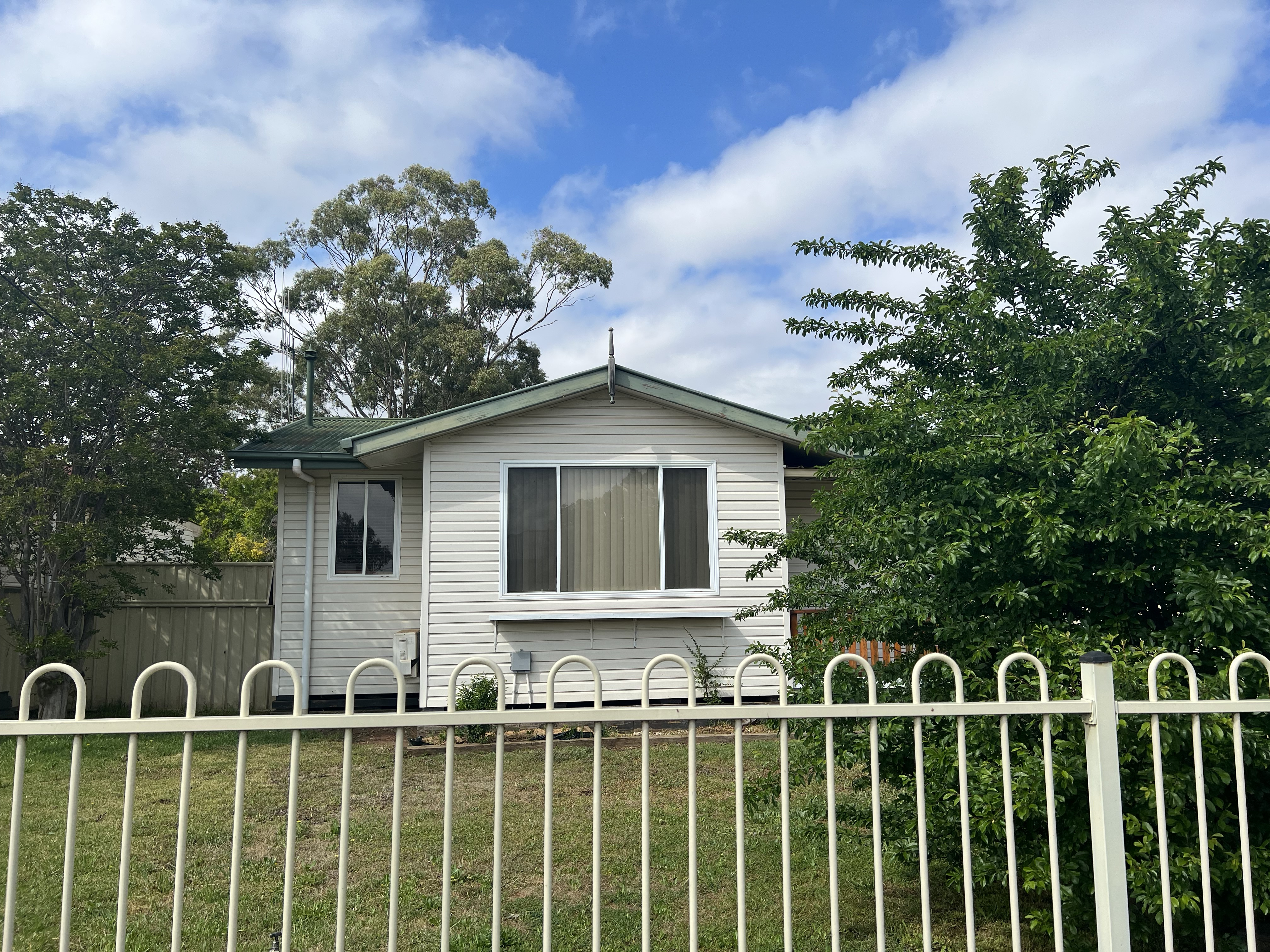 3 bedroom house at 9 Glasson Street-Part Furnished, Wellington NSW 2820