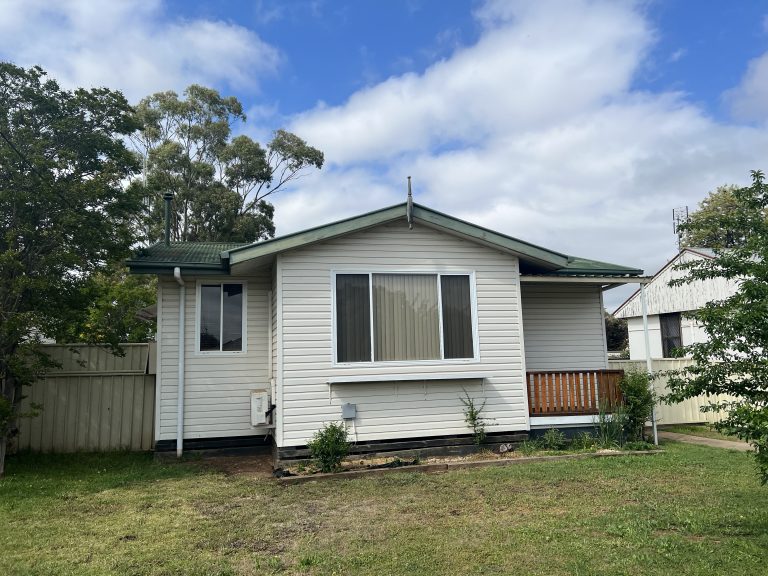 3 bedroom house at 9 Glasson Street-Part Furnished, Wellington NSW 2820