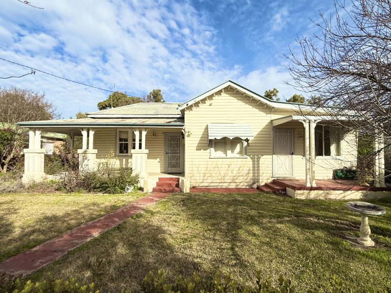 3 bedroom house at 5 Montefiores Street, Montefiores NSW 2820