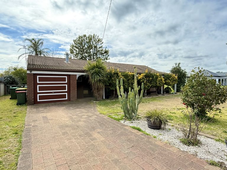 3 bedroom house at 62 Montefiores Street, Wellington NSW 2820