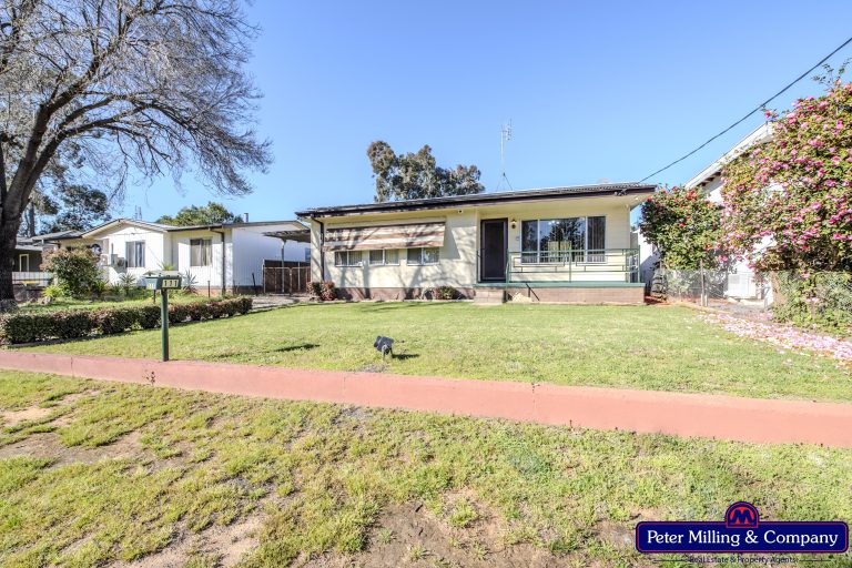 3 bedroom house at 111 Gobolion Street, Wellington NSW 2820