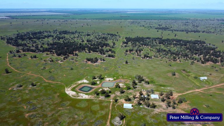 4 bedroom mixed farming property at 'Kartika' 431 Logans Road, Tottenham NSW 2873