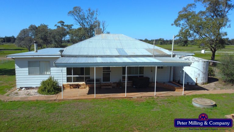 4 bedroom mixed farming property at 'Kartika' 431 Logans Road, Tottenham NSW 2873