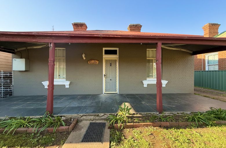 5 bedroom house at 90 Maughan Street, Wellington NSW 2820