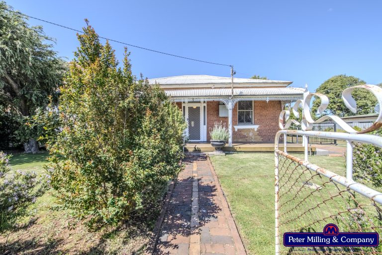 5 bedroom house at 120 Arthur Street, Wellington NSW 2820